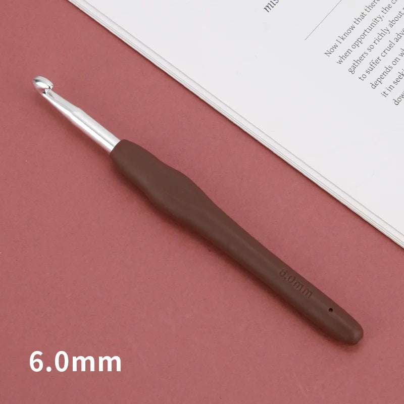 Ergonomic Crochet Hook Set – Rubber Grip Knitting & Weaving Tools