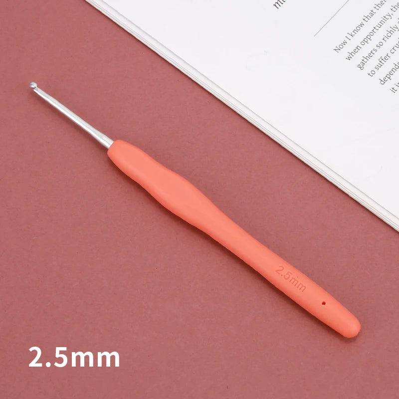 Ergonomic Crochet Hook Set – Rubber Grip Knitting & Weaving Tools