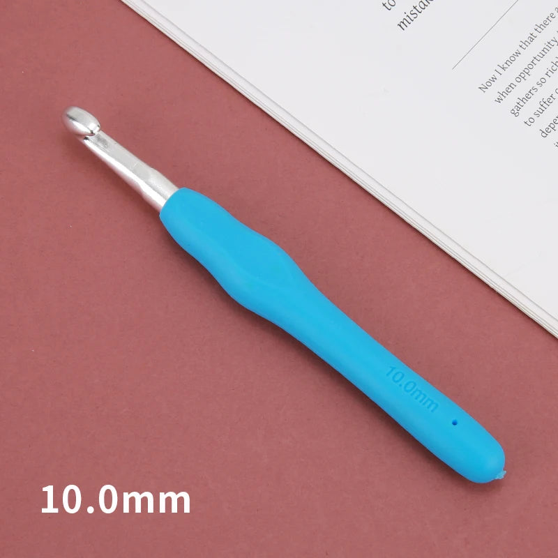 Ergonomic Crochet Hook Set – Rubber Grip Knitting & Weaving Tools