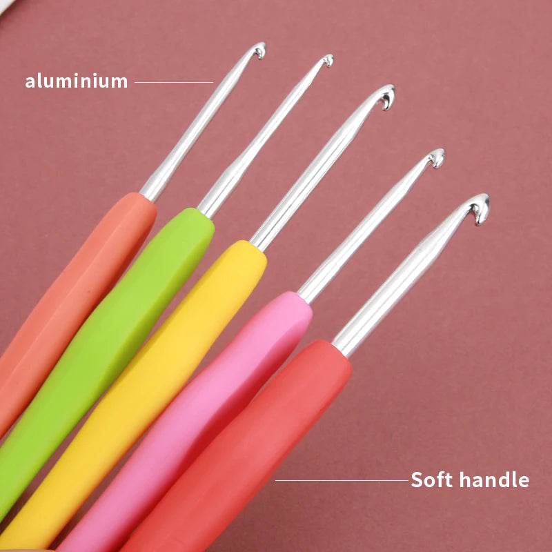 Ergonomic Crochet Hook Set – Rubber Grip Knitting & Weaving Tools
