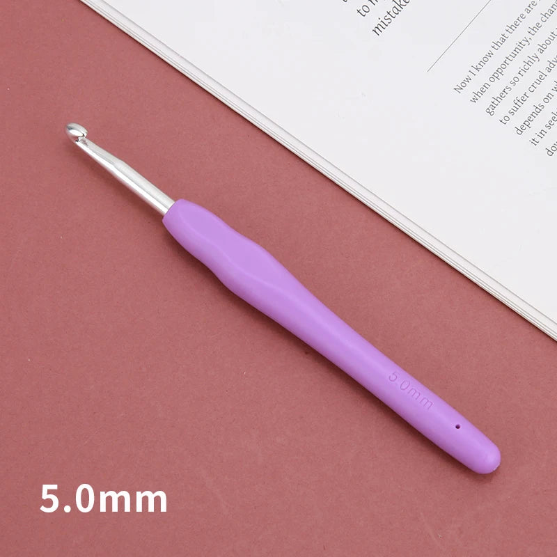 Ergonomic Crochet Hook Set – Rubber Grip Knitting & Weaving Tools
