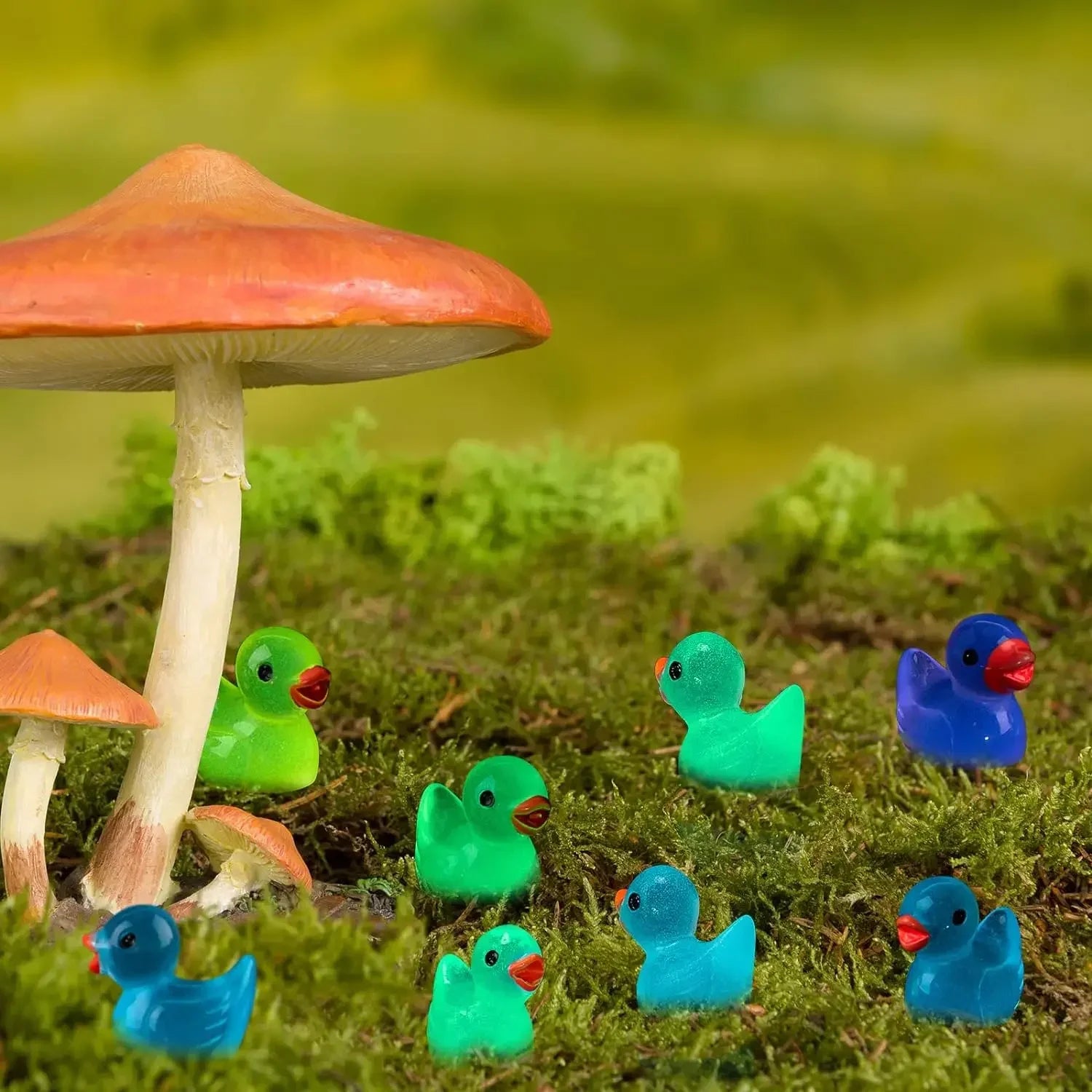 50–200pcs Luminous Mini Duck Figurines – Glow-in-the-Dark Fairy Garden Decor