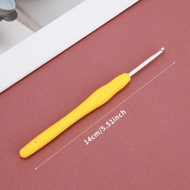 Ergonomic Crochet Hook Set – Rubber Grip Knitting & Weaving Tools