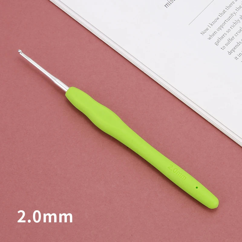 Ergonomic Crochet Hook Set – Rubber Grip Knitting & Weaving Tools