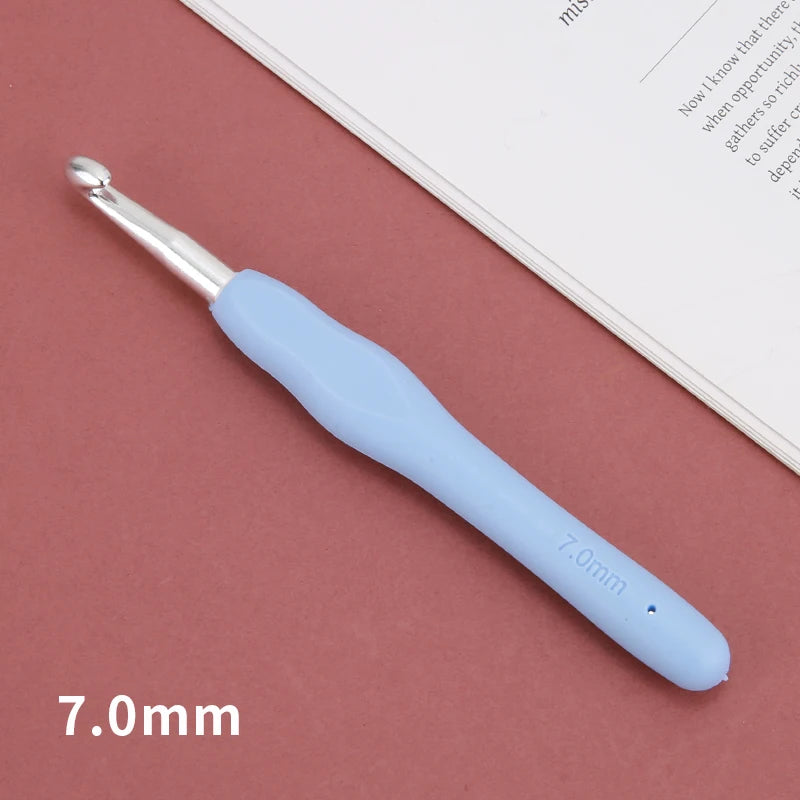 Ergonomic Crochet Hook Set – Rubber Grip Knitting & Weaving Tools