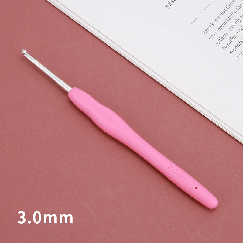 Ergonomic Crochet Hook Set – Rubber Grip Knitting & Weaving Tools