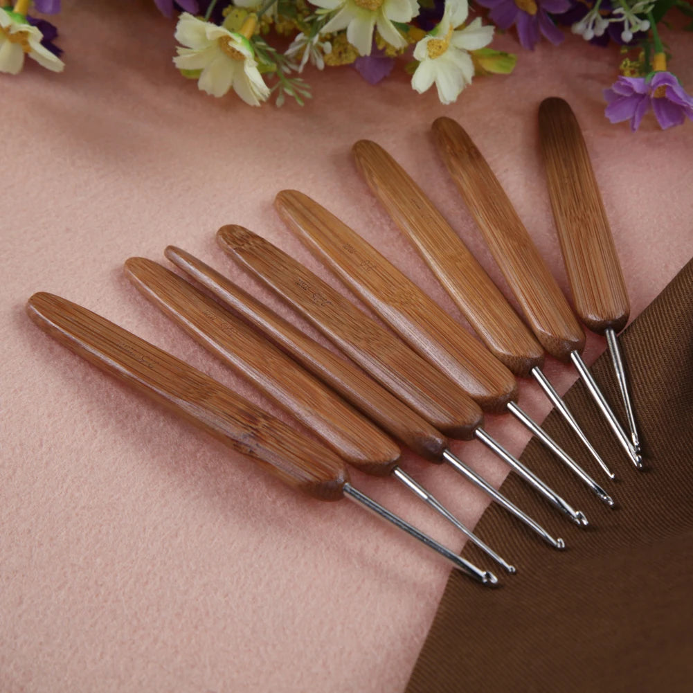 20pcs Bamboo Crochet Hook Set – Lightweight Yarn Tools with Case