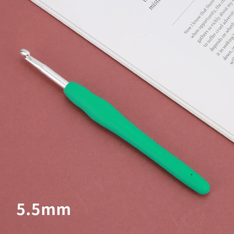 Ergonomic Crochet Hook Set – Rubber Grip Knitting & Weaving Tools