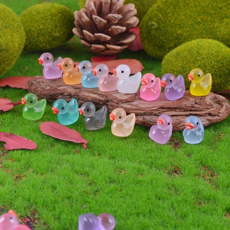 50–200pcs Luminous Mini Duck Figurines – Glow-in-the-Dark Fairy Garden Decor