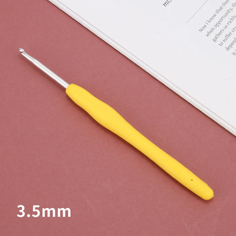 Ergonomic Crochet Hook Set – Rubber Grip Knitting & Weaving Tools
