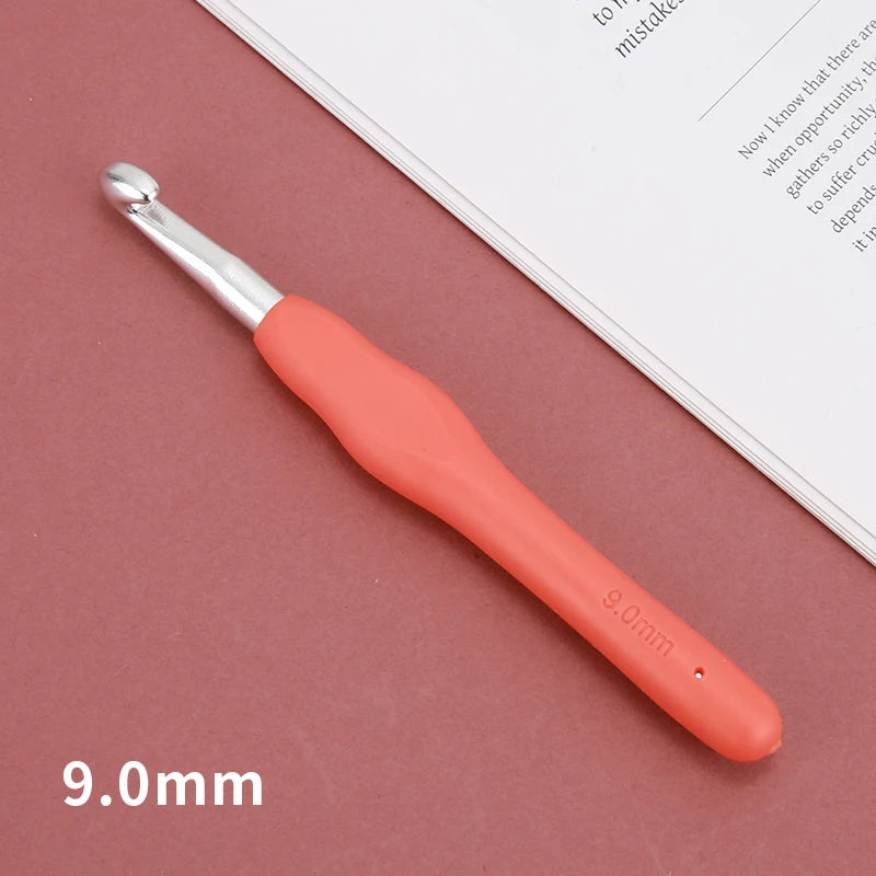 Ergonomic Crochet Hook Set – Rubber Grip Knitting & Weaving Tools