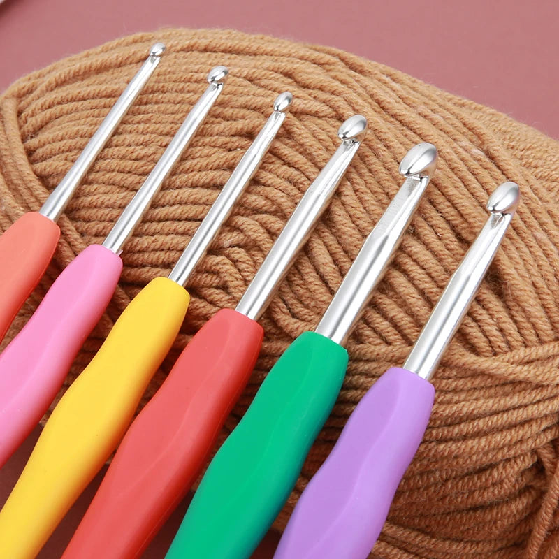 Ergonomic Crochet Hook Set – Rubber Grip Knitting & Weaving Tools
